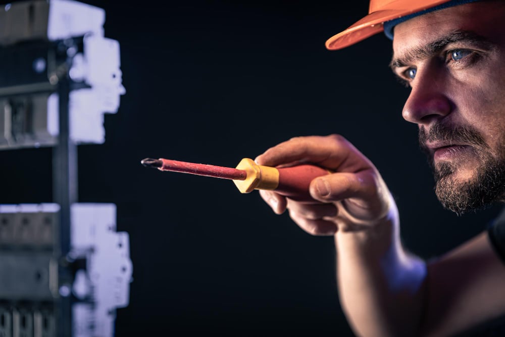 Perevahy rele napruhy.jpg Preimushchestva rele napryazheniya.jpg