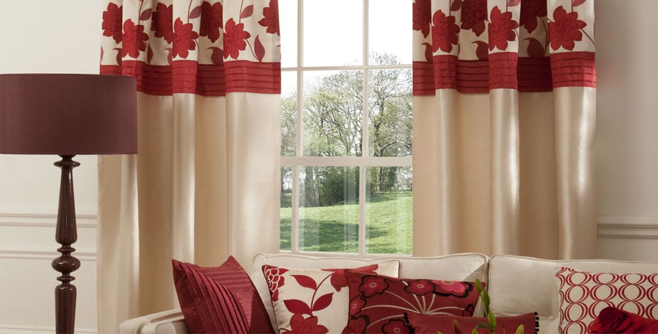 Подбирать оттенок штор лучше всего под цвет мебели, покрывал или подушек. Подбирать оттенок штор лучше всего под цвет мебели, покрывал или подушек.