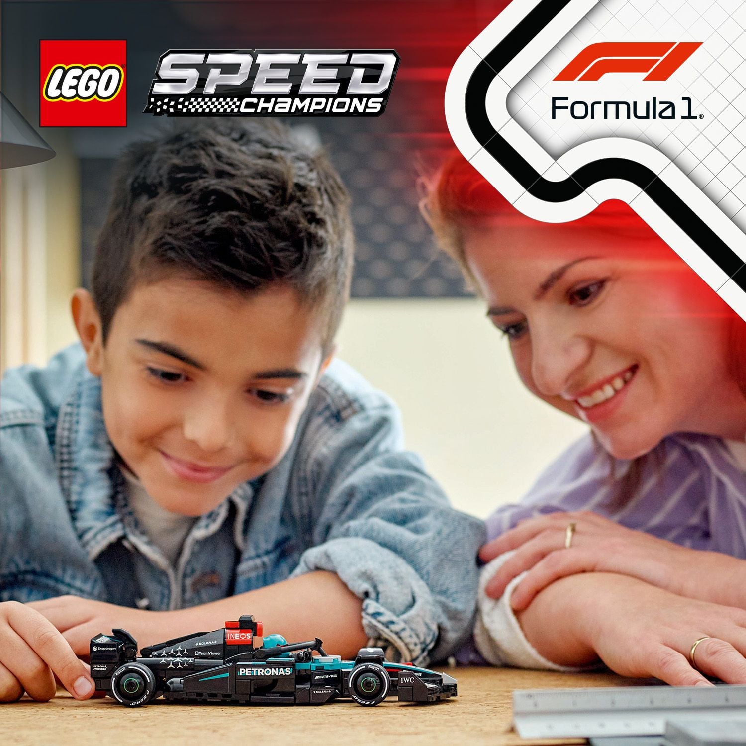 Командний автомобіль LEGO® Mercedes-AMG PETRONAS F1®