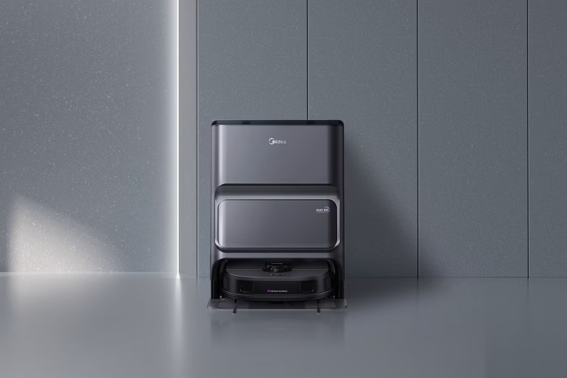  Midea робот-пилосос в інтер'єрі