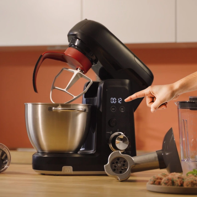 Зручне та безпечне керування кухонною машиною Tefal Bake Partner+